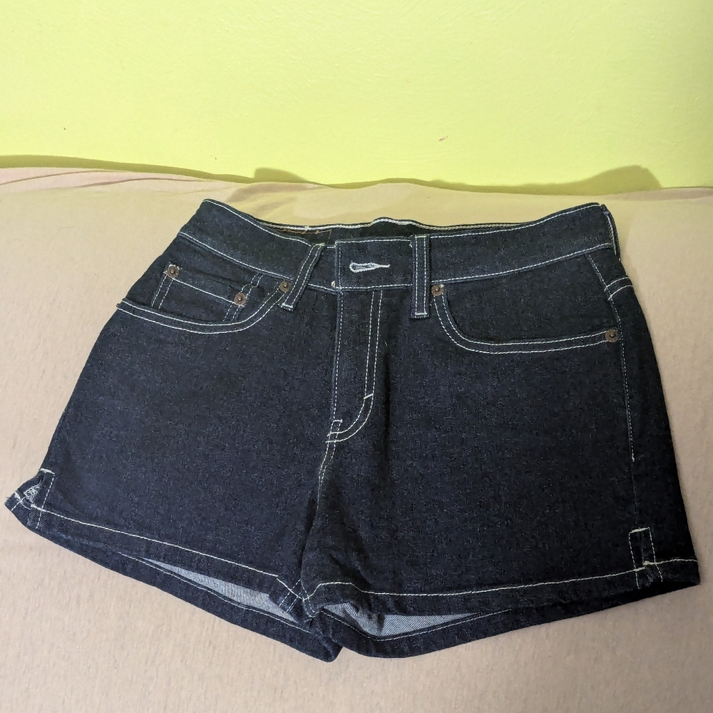 Levis NWOT women's (juniors) blue denim shorts